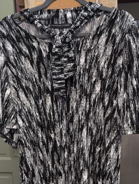 Adrienne Vittadini Black & White Tie-Neck Brushstroke Print Top